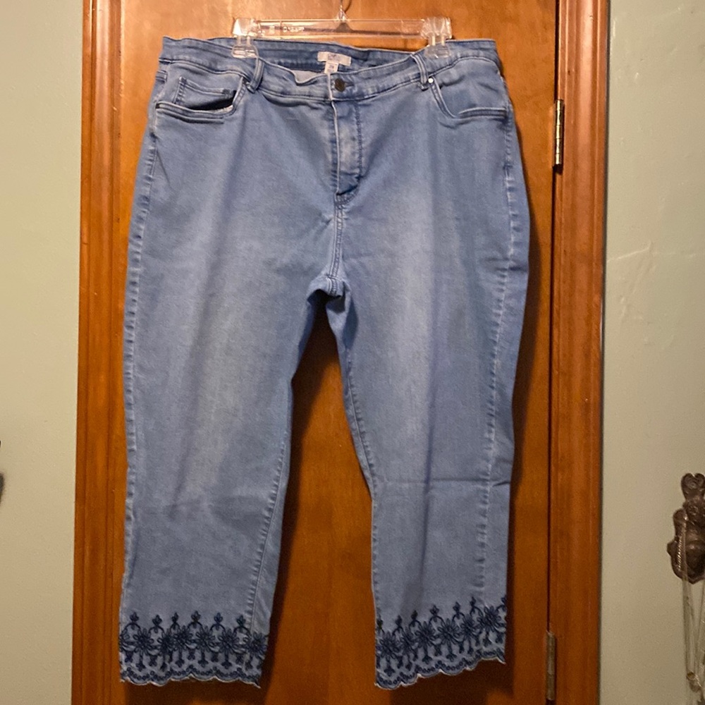 Women’s Croft & Barrow jean capris